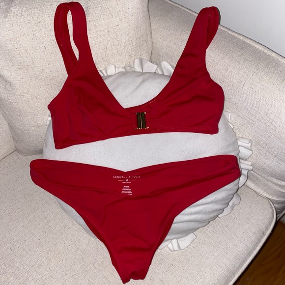 Kendall & Kylie Bikini - Picture 1 of 1